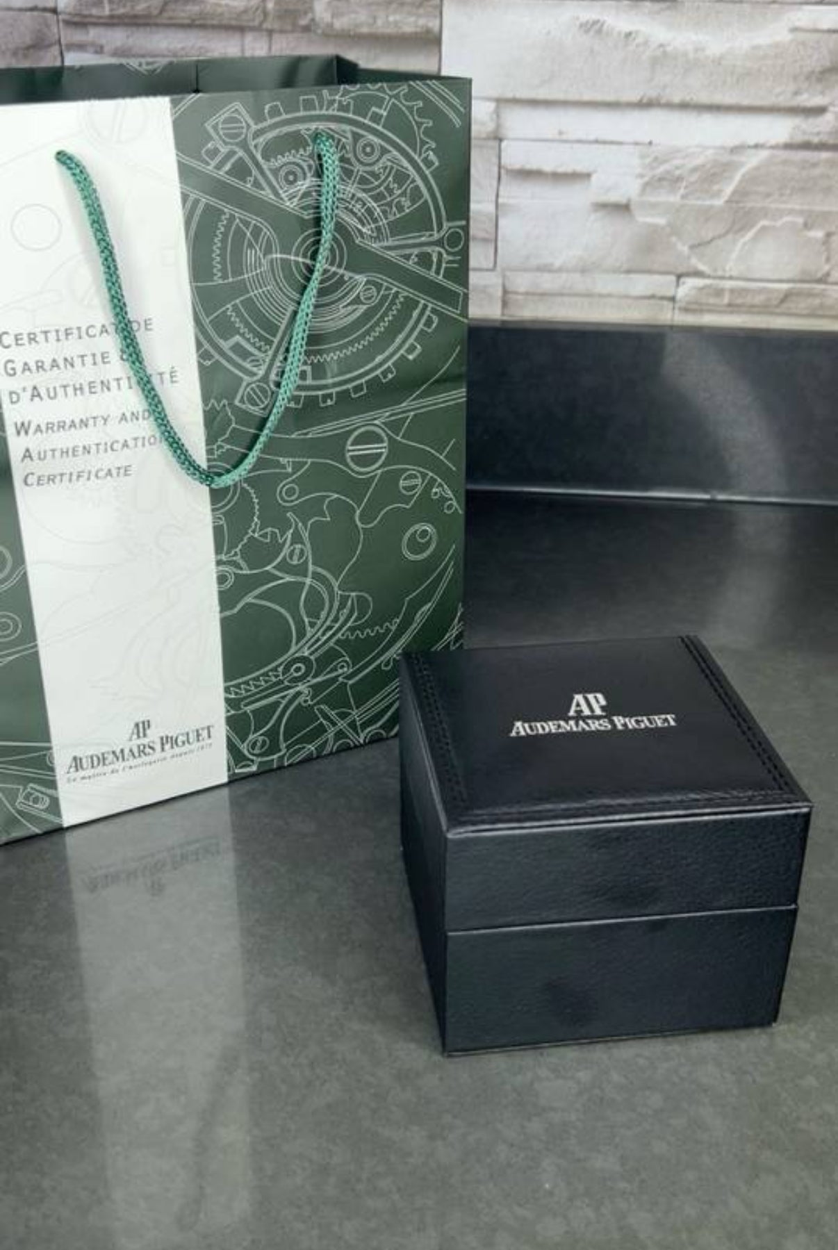 Moissanite AP